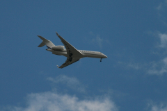 Jet landing in Essendon